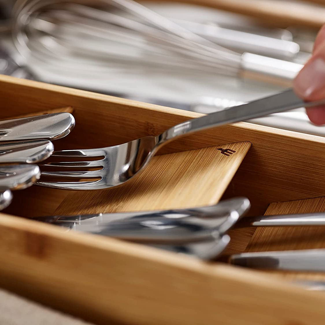 Expandable Bamboo Cutlery Organizer – Kitchen Drawer Grid Storage Box for Forks, Knives & Utensils